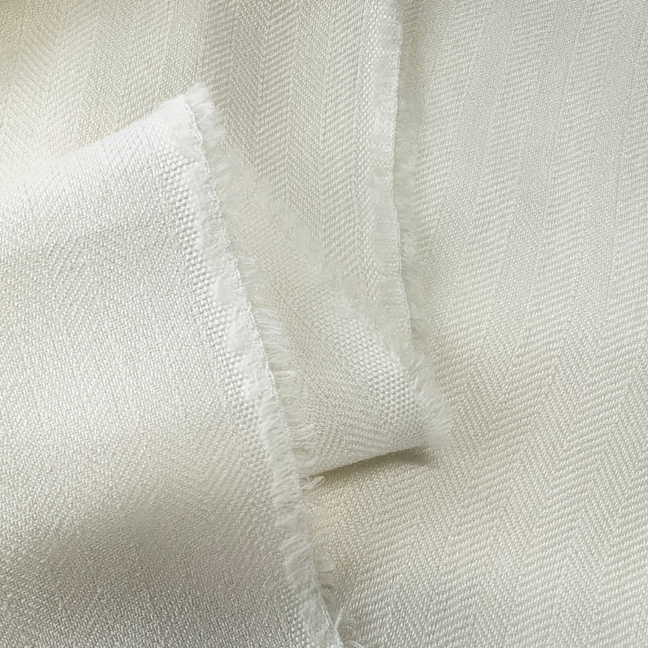 Tissu en soie et laine blanc cassé à motif chevrons de 23 mm, 40 % soie et 60 % laine mélangée, pour la peinture et la teinture
