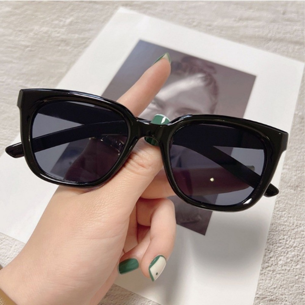 Lunettes de soleil unisexes à monture carrée noire simple, lunettes de soleil pour femmes et filles, lentille grise jaune rose simple, protection UV400 Aes, mode