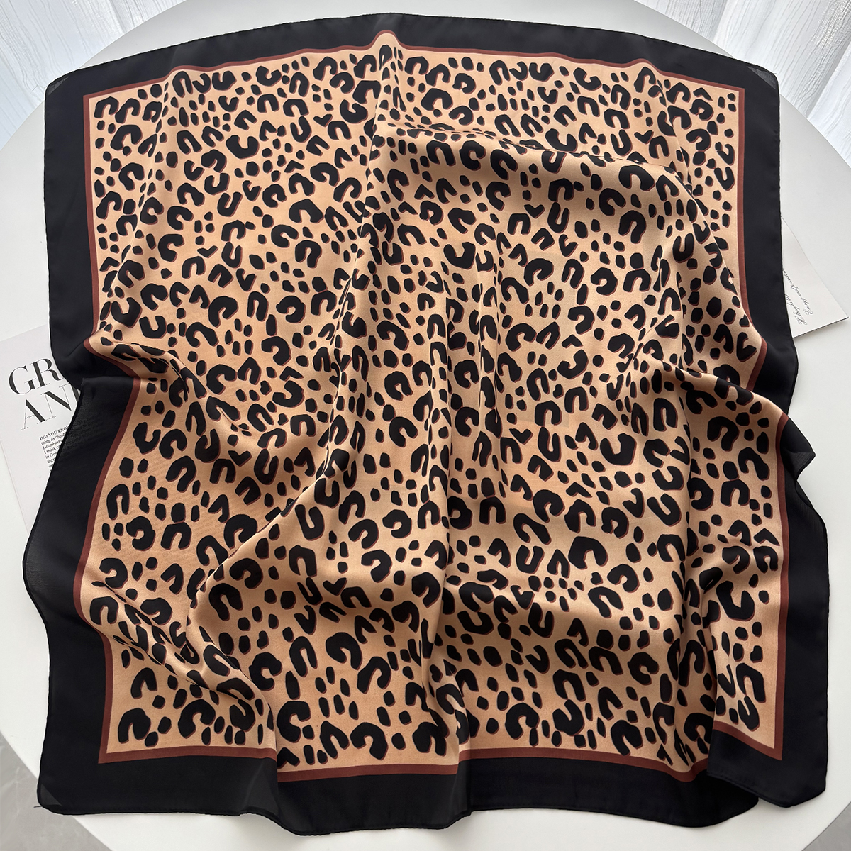 Foulard carré en satin à imprimé floral de luxe pour femme, écharpe de cou, bandeau, châle, écharpe, bandana