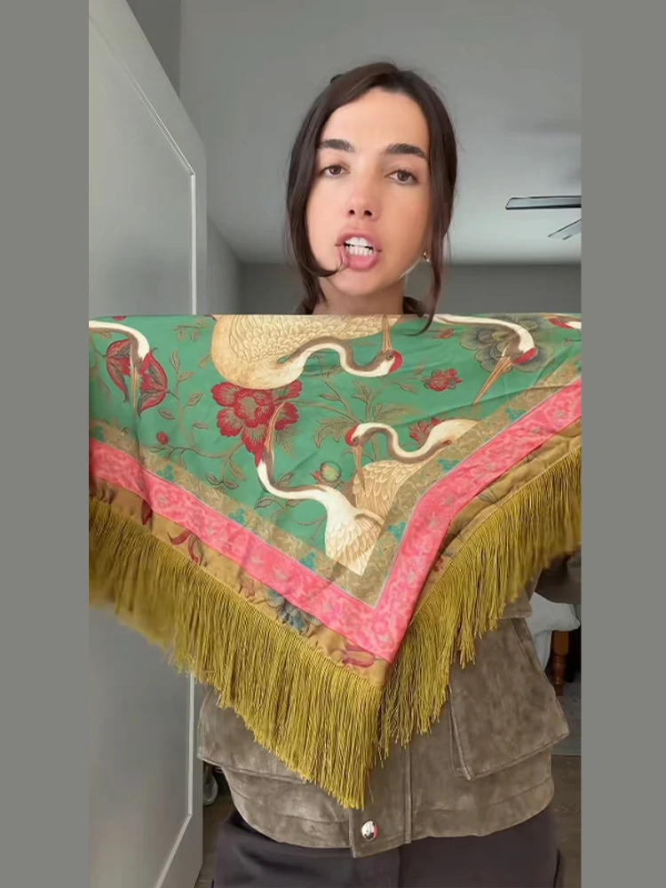 Écharpe sexy à imprimé pompons pour femme, châle léger et polyvalent pour les vacances, foulard carré, accessoires de mode féminins pour le quotidien
