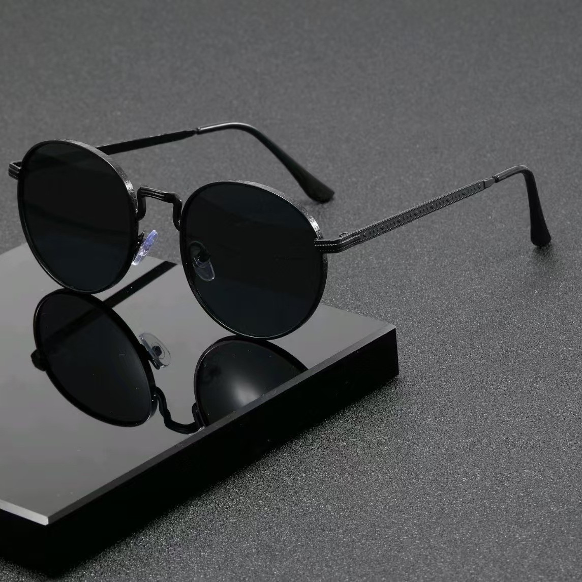 Lunettes de soleil rondes classiques tendance pour hommes et femmes, style vintage en métal, pour la conduite en extérieur, design de luxe, accessoires pour les yeux