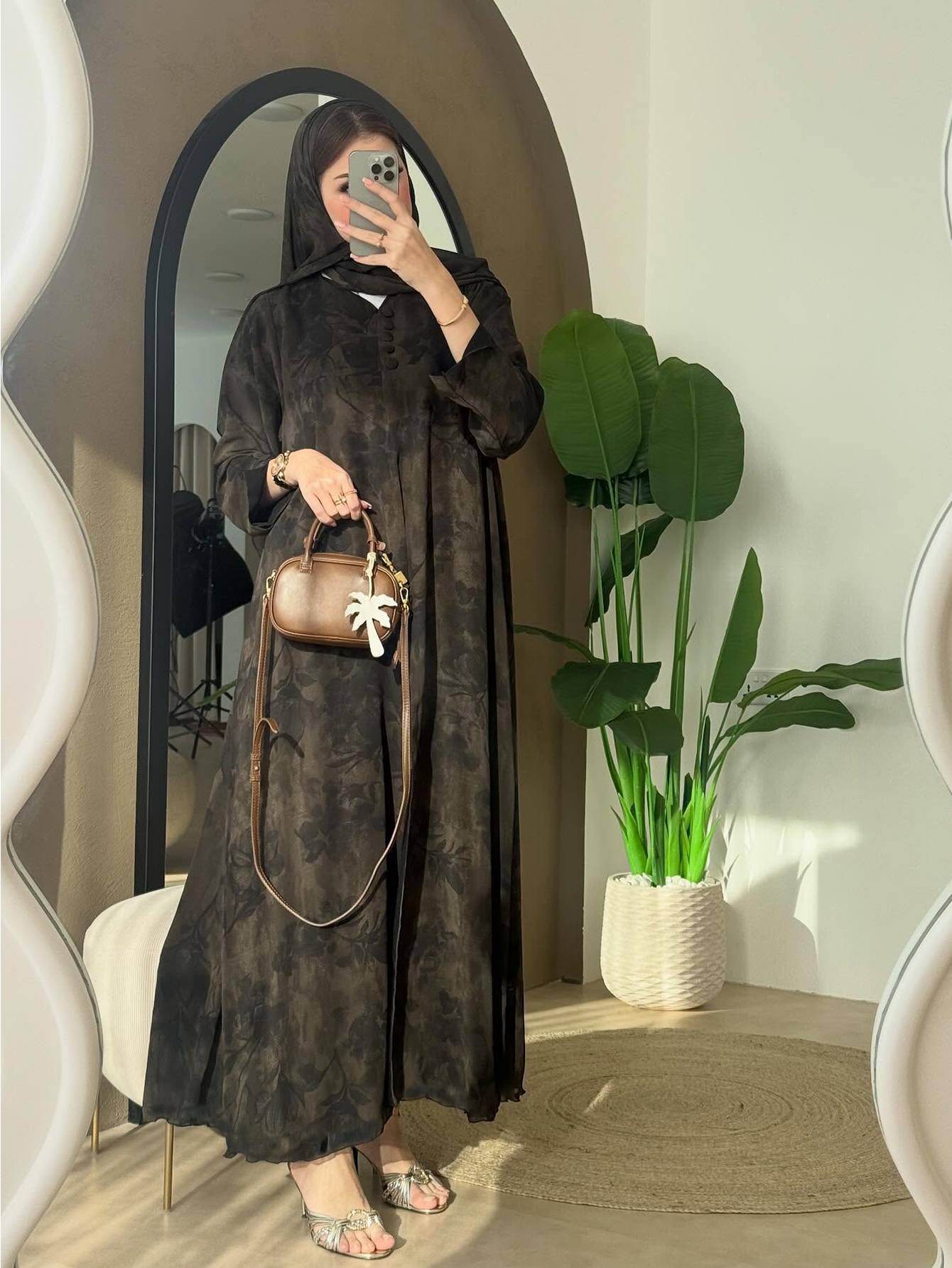Abaya élégant imprimé à manches longues pour femmes arabes à la mode avec un foulard inclus