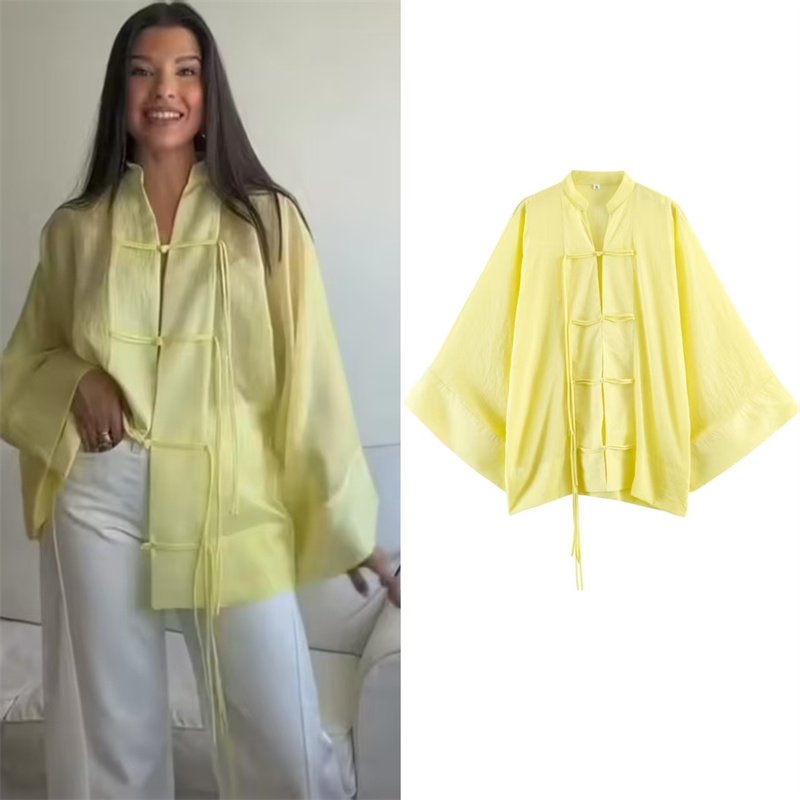 Chemisier Femme Été 2026 Nouvelle Collection Jaune Manches Longues avec Boutons Décoratifs Coupe Ample Idéal Plage et Vacances Élégance et Raffinement
