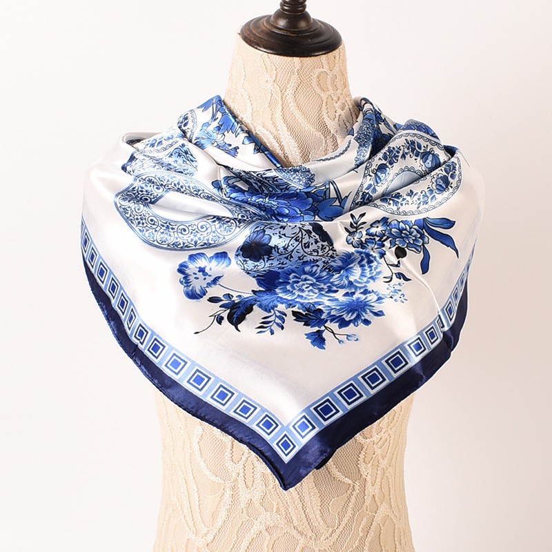 Écharpe carrée tendance de 90 cm, imprimé porcelaine bleue et blanche, foulard en soie élégant et polyvalent, écharpe d'été pour toutes les femmes