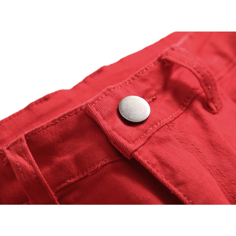 Nouveaux jeans extensibles pour hommes, doté d'un design multi-ribut distinctif et un tissu élastique, vitrine de style individuel.