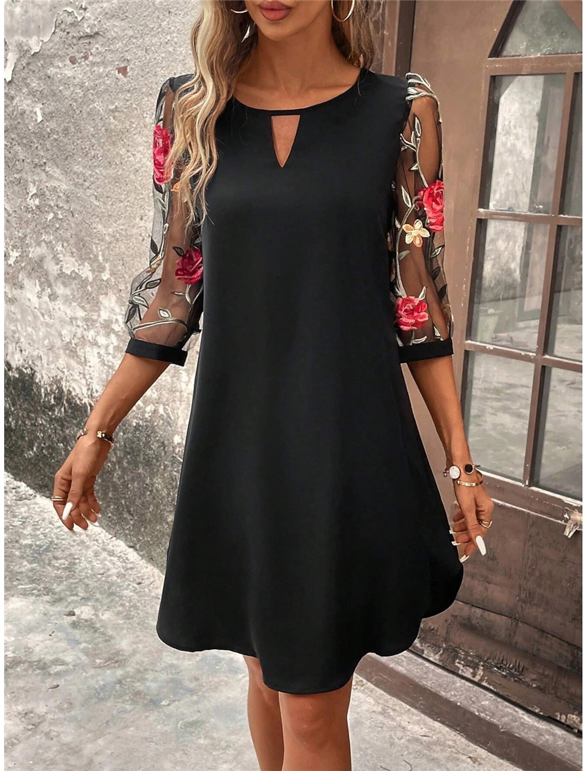 Robe d'été tendance pour femme 2026 – Mini-robe décontractée en dentelle brodée et maille, manches trois-quarts, col rond
