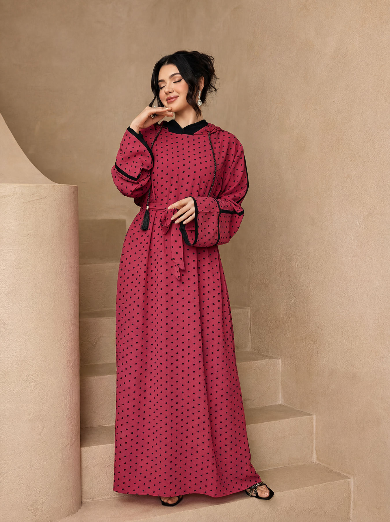 Robe longue Abaya à capuche à pois, avec bordure contrastante, manches évasées et ceinture intégrée, Kaftan modeste pour femmes musulmanes, tenue de tous les jours et de l'Aïd