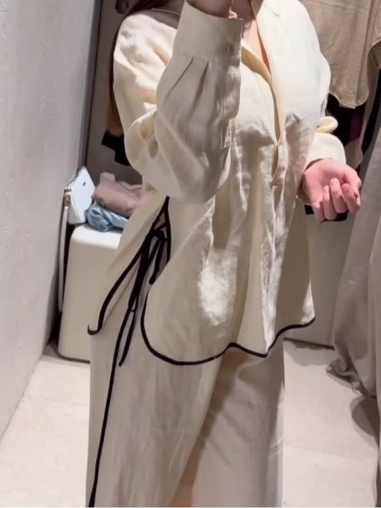 Ensemble élégant pantalon et chemisier à manches cape en satin pour femme, haut à manches courtes et pantalon, tenue chic d'été 2026 pour femme, style urbain