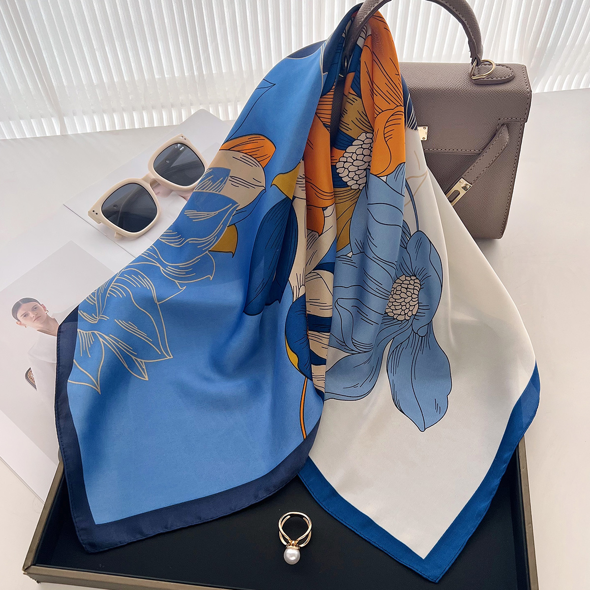 Foulard carré pour femmes, bandana printemps/été, imprimé floral bleu, bandeau, foulard en Imitation soie, foulard pour cheveux avec une chemise