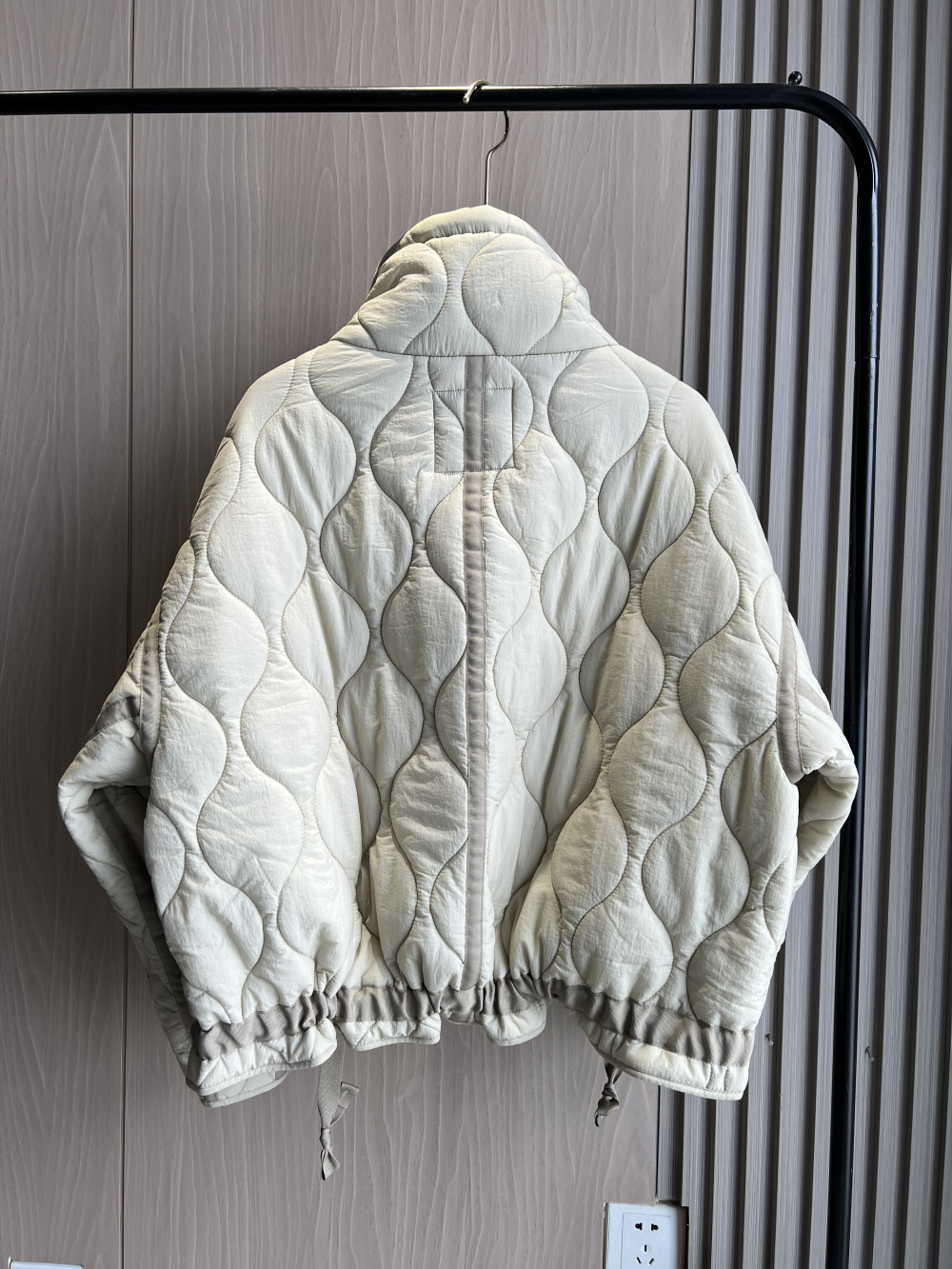 Manteau matelassé pour femmes ETJ 2025 veste QUILTée avec attaches nouvelle veste en coton beige avec cordon de serrage col haut avec clip de poche pour femmes