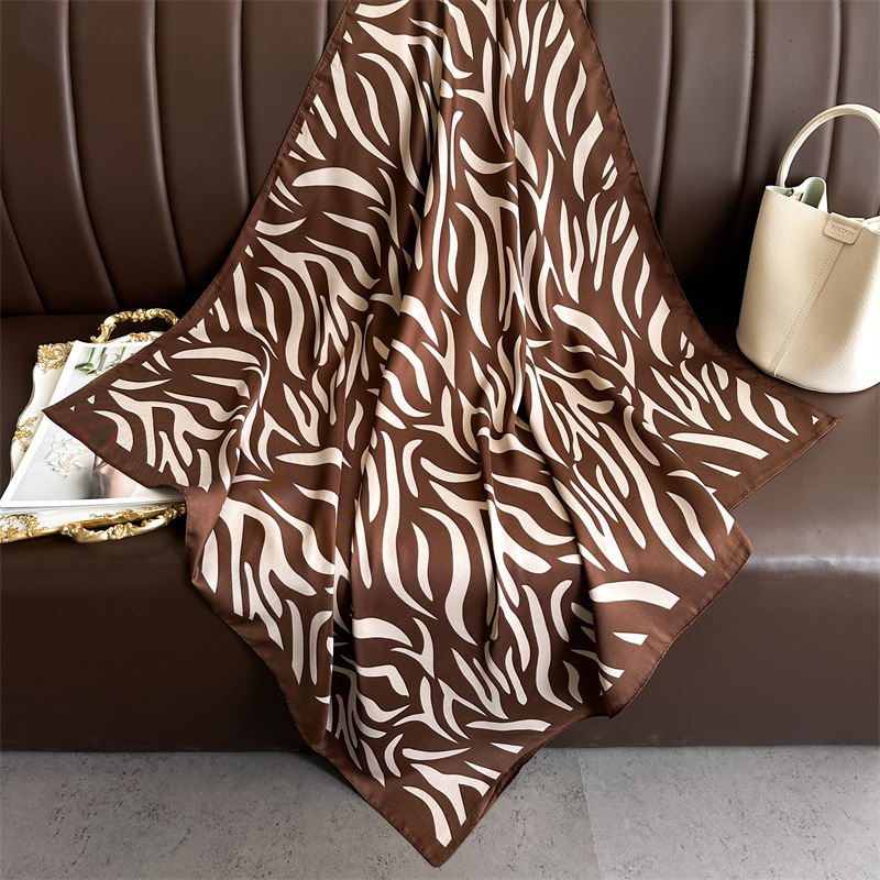 Foulard de luxe en Satin doux pour femmes, écharpe carrée imprimée à rayures d'animaux, châle en sergé, Hijab, 90x90CM