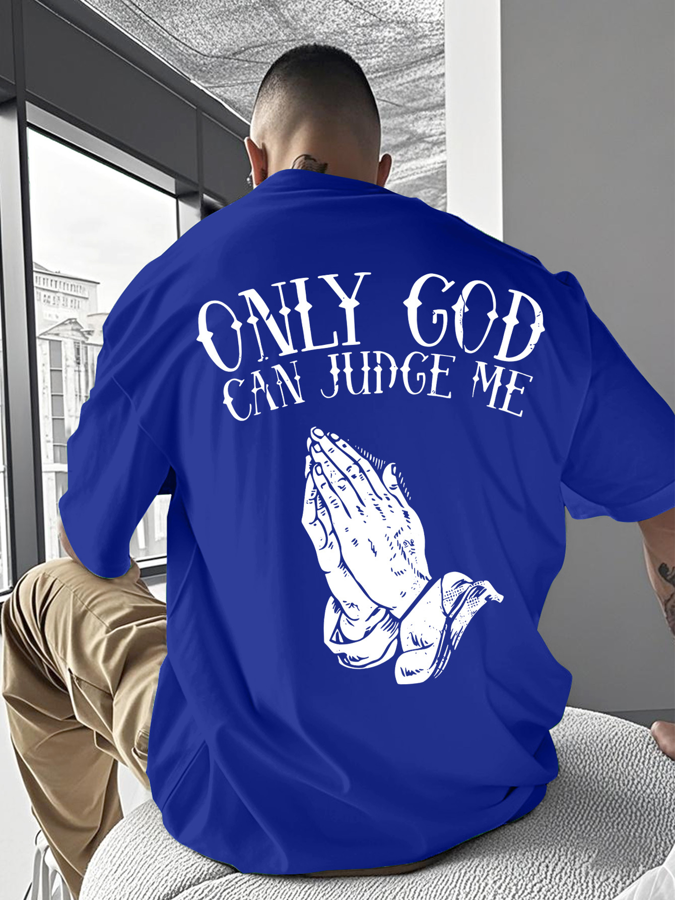 T-shirt graphique Mains en prière « Seul Dieu peut m'juger » avec impression de lettres gothiques au dos, style Hip Hop Streetwear, unisexe, coupe ample, manches courtes