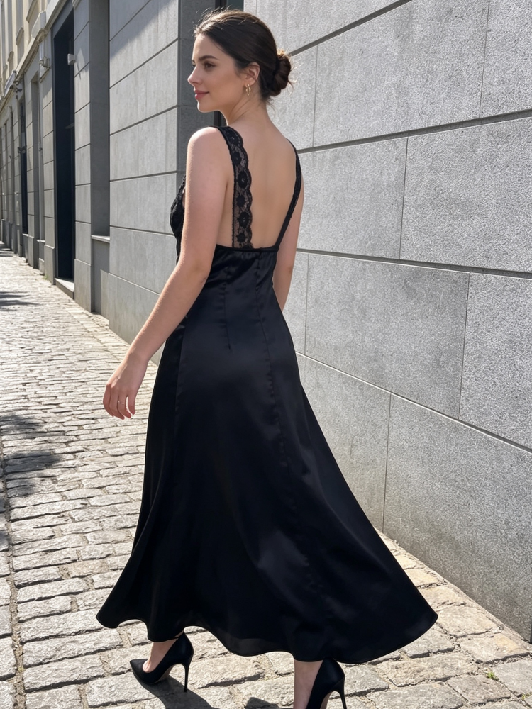 Robe longue en satin pour femmes, avec découpes en dentelle, col en V, sans manches, dos nu, moulante, noire, élégante, pour soirées et fêtes.