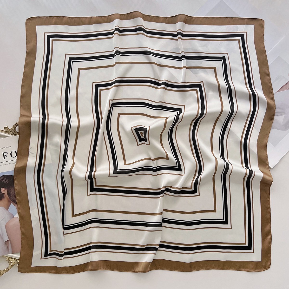 Nouveau élégant géométrique rayé carré écharpe pour femmes Satin mode enveloppes foulard femme bandes de cheveux ruban bandeau Bandana