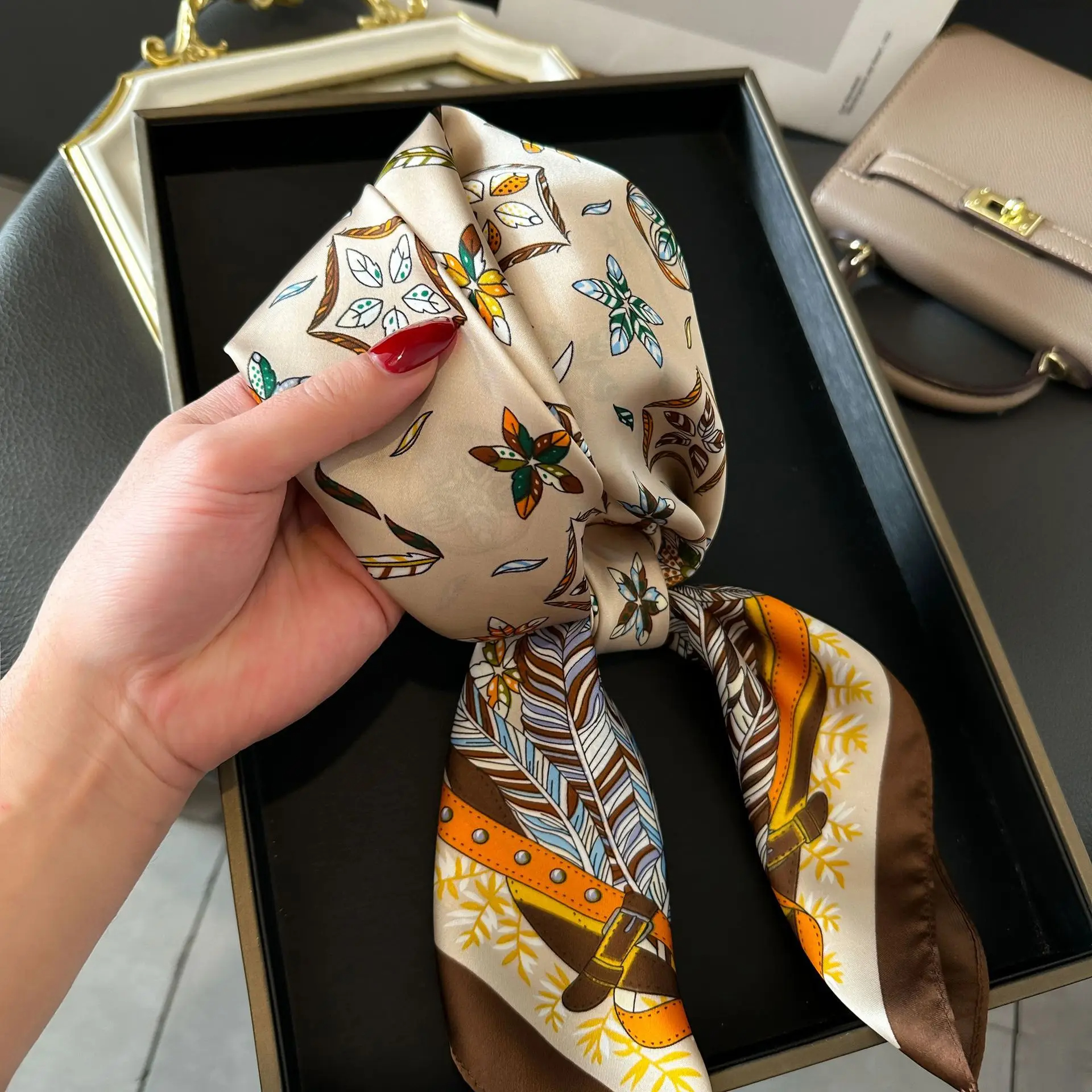 Foulards en soie pour femmes, foulard carré de luxe en soie à carreaux pour filles, bandeau en satin pour le cou et les cheveux, foulard doux pour le travail, hijab