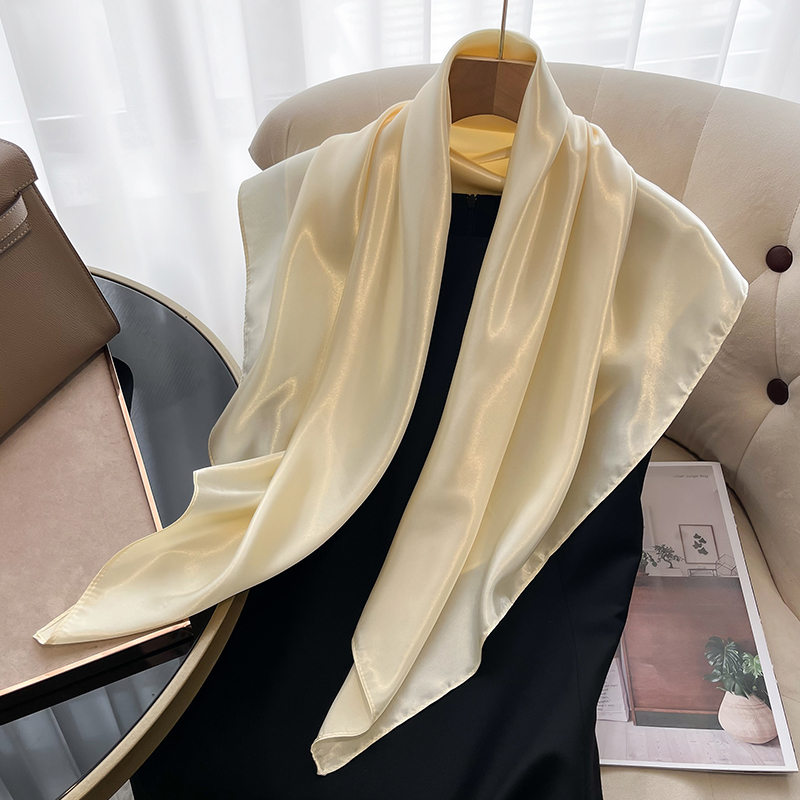 2025 nouvelle couleur unie mode élégant châle carré écharpe pour les femmes été protection solaire Hijab foulard femme enveloppes Bandana