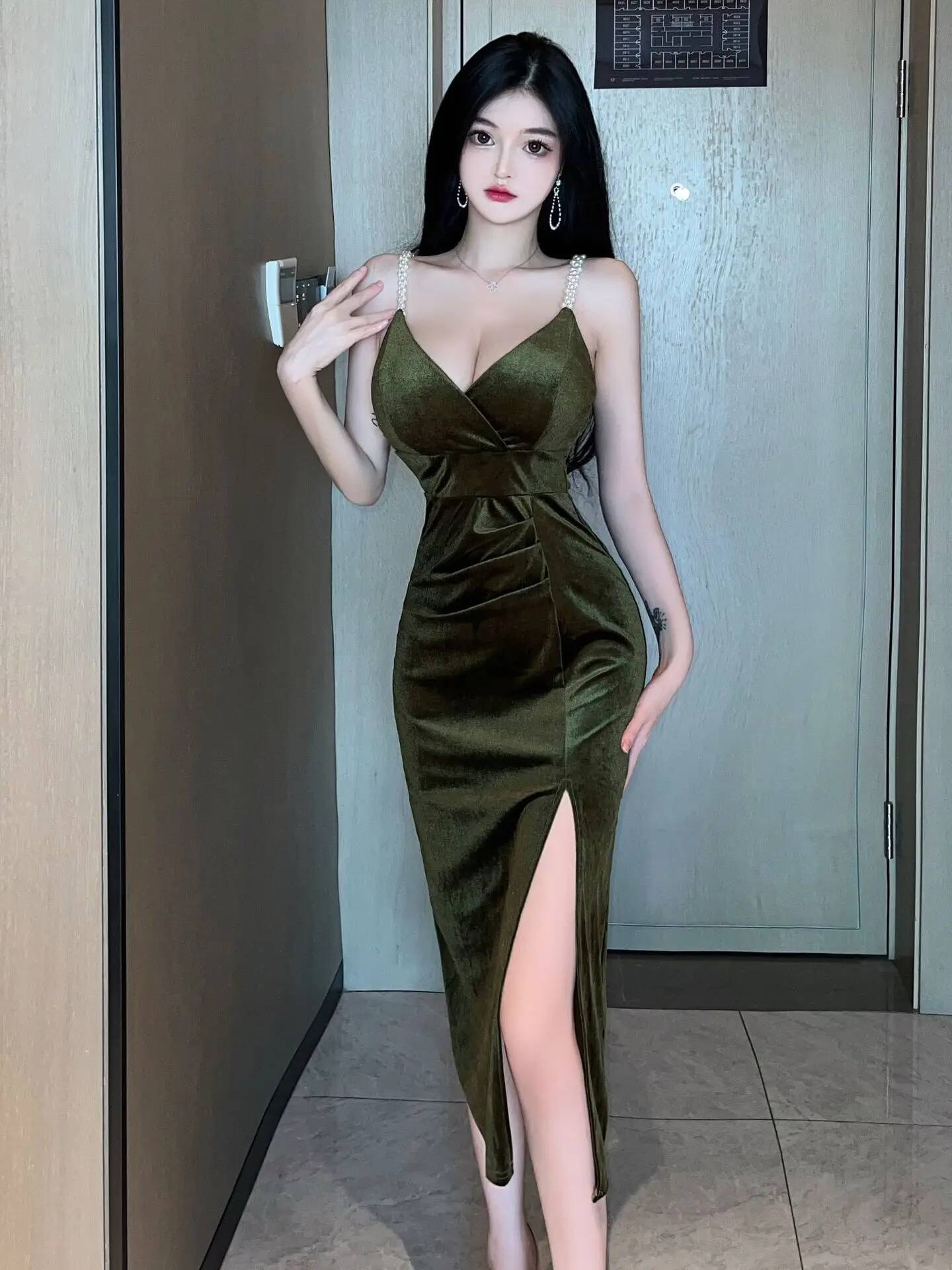 Robe de cérémonie en velours fendu taille haute pour femme, robe longue dos nu, tempérament sexy, hanche ronde, OT68, printemps et automne, nouveau, 2023