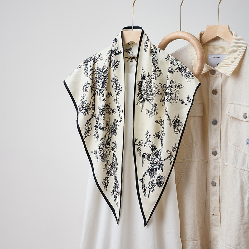 Écharpe triangulaire, nouveau design, écharpe bandana tendance pour femmes, écharpe de plage d'été et châle, décoration pour pantalon