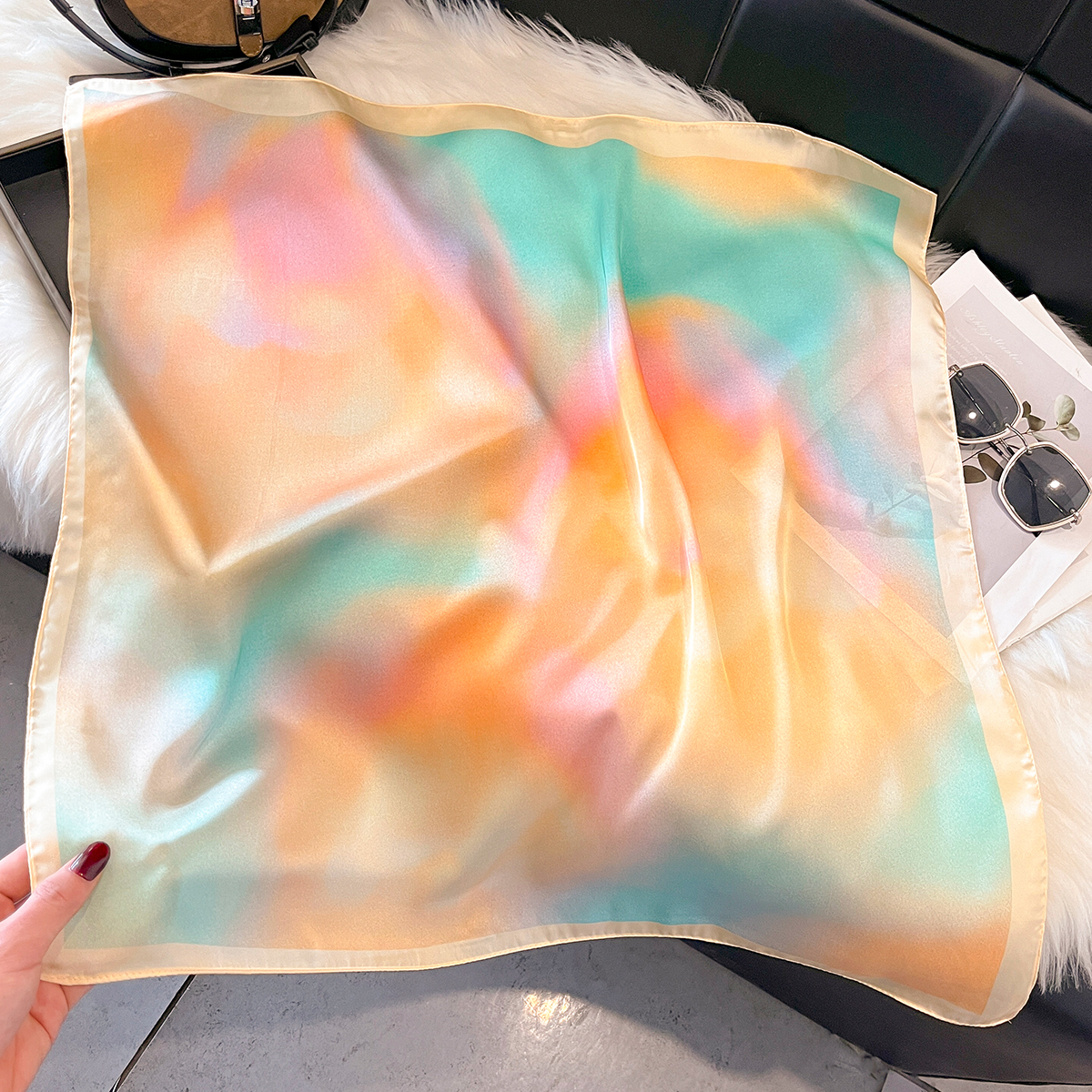 Écharpe carrée de luxe pour femmes, élégante, douce, en soie artificielle, imprimée, foulard, hijab, bandana, châle, couleur tendance