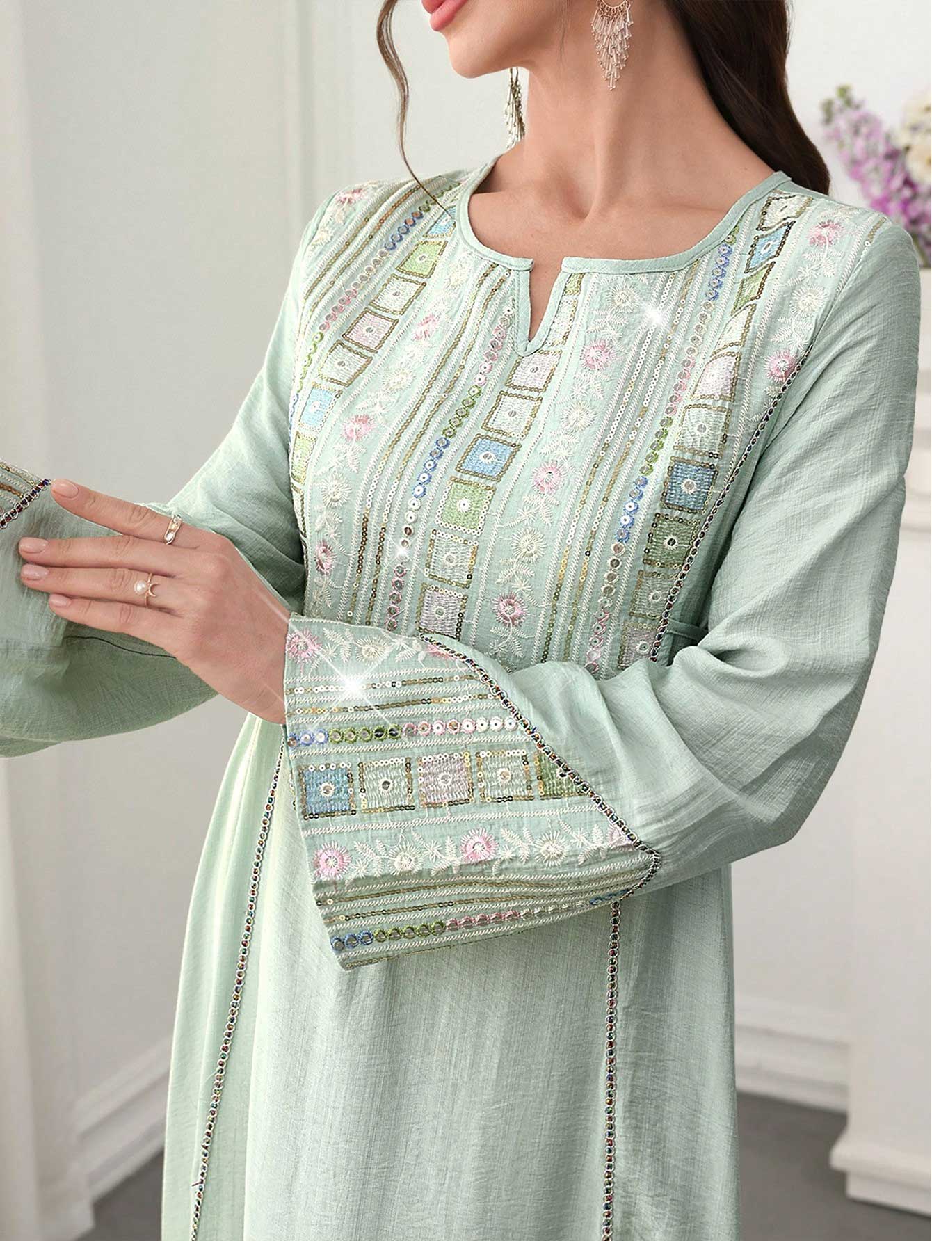 Abaya vert clair de Style dubaï, broderie scintillante complexe sur le cou et les manches, idéale pour les femmes de Galas culturelles arabes, nouvelle collection 2025