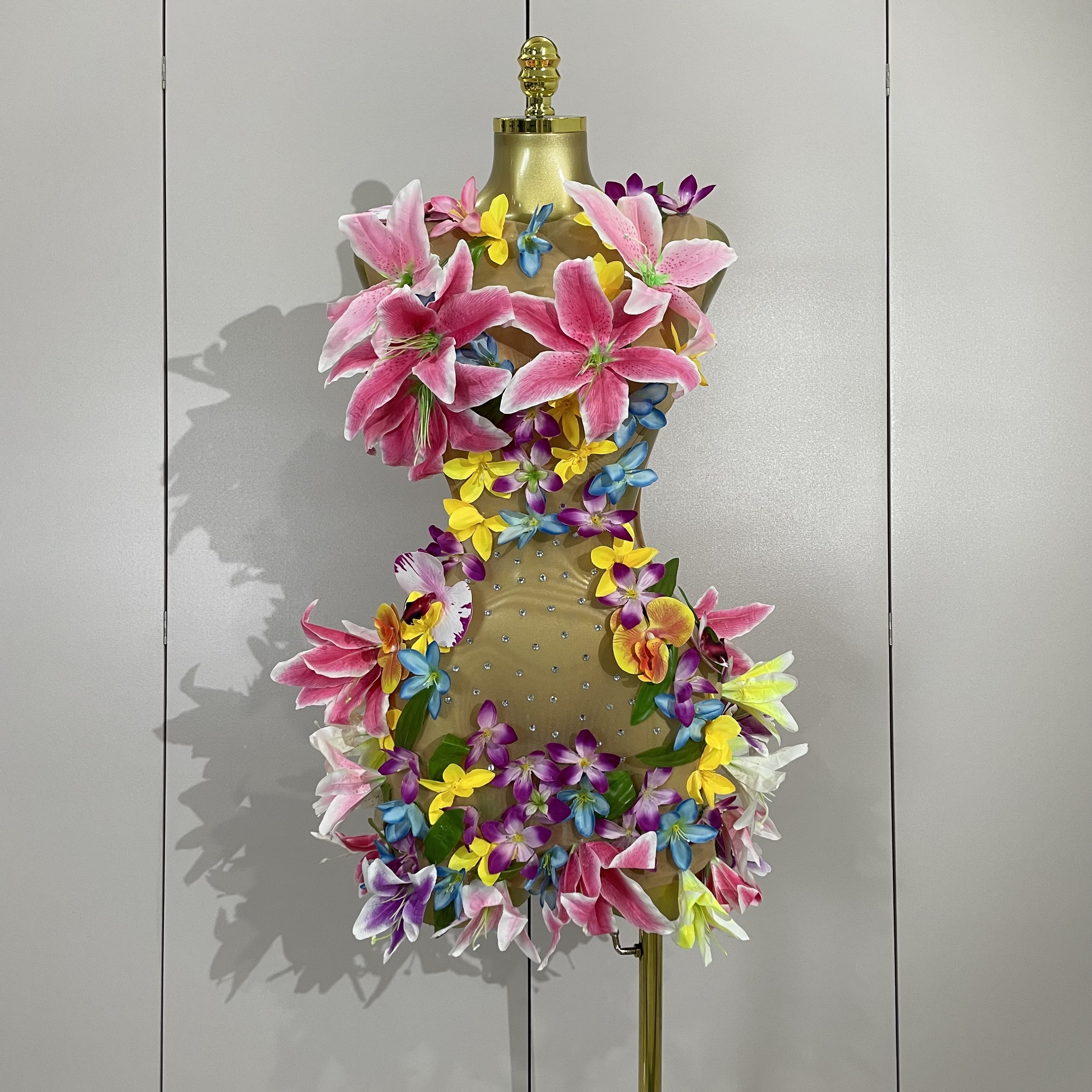 Femmes soirée robes de fête d'anniversaire fleurs colorées sans manches Sexy maille voir à travers Mini robe discothèque danseur scène porter