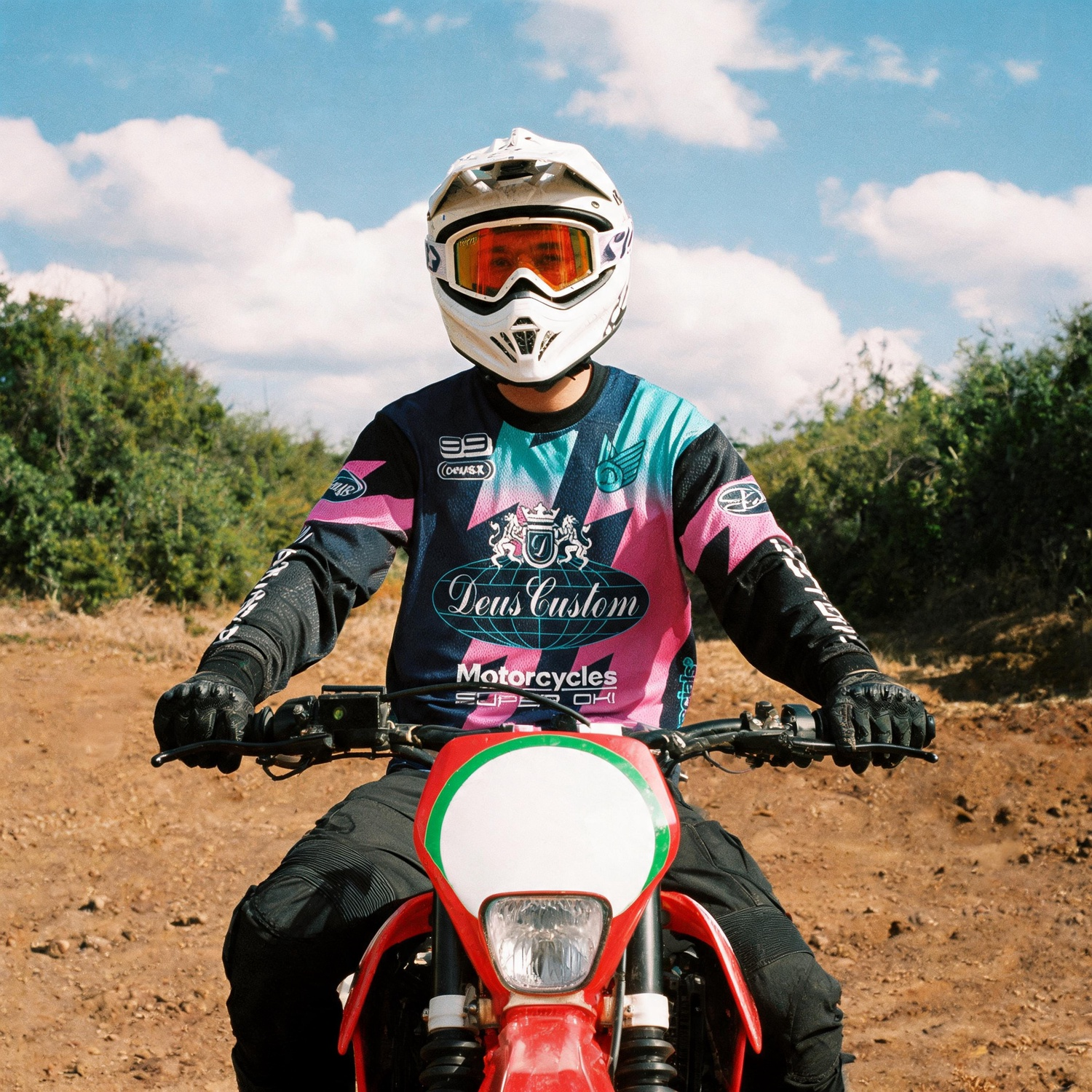 Nouvelle collection DEUS : maillots de cyclisme, maillots de motocross, maillots de descente, maillots de VTT enduro, vêtements de sport à séchage rapide.