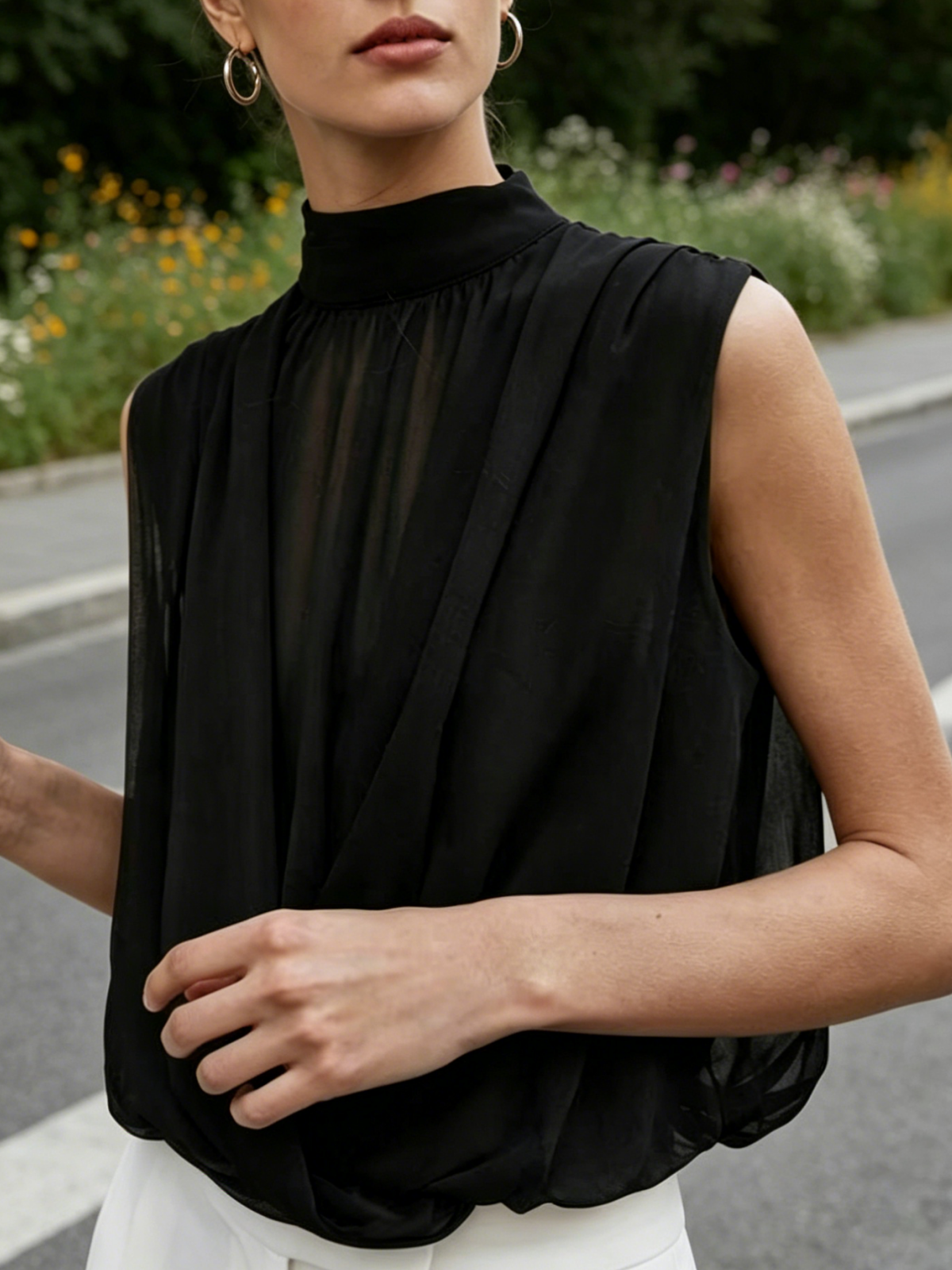 Nouvelle Collection Printemps-Été 2026 : Haut Plissé Ballon pour Femme avec Nœud, Col Montant, Sans Manches, Élégant et Simple
