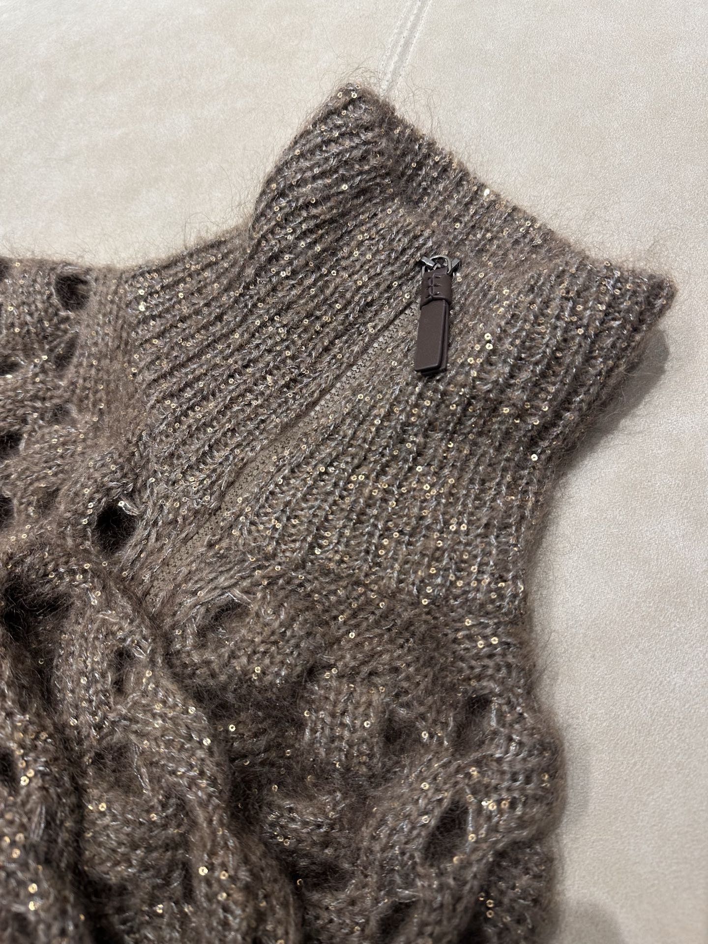 Cardigan en maille de mohair ajouré à fermeture éclair pour femmes, design luxueux à sequins
