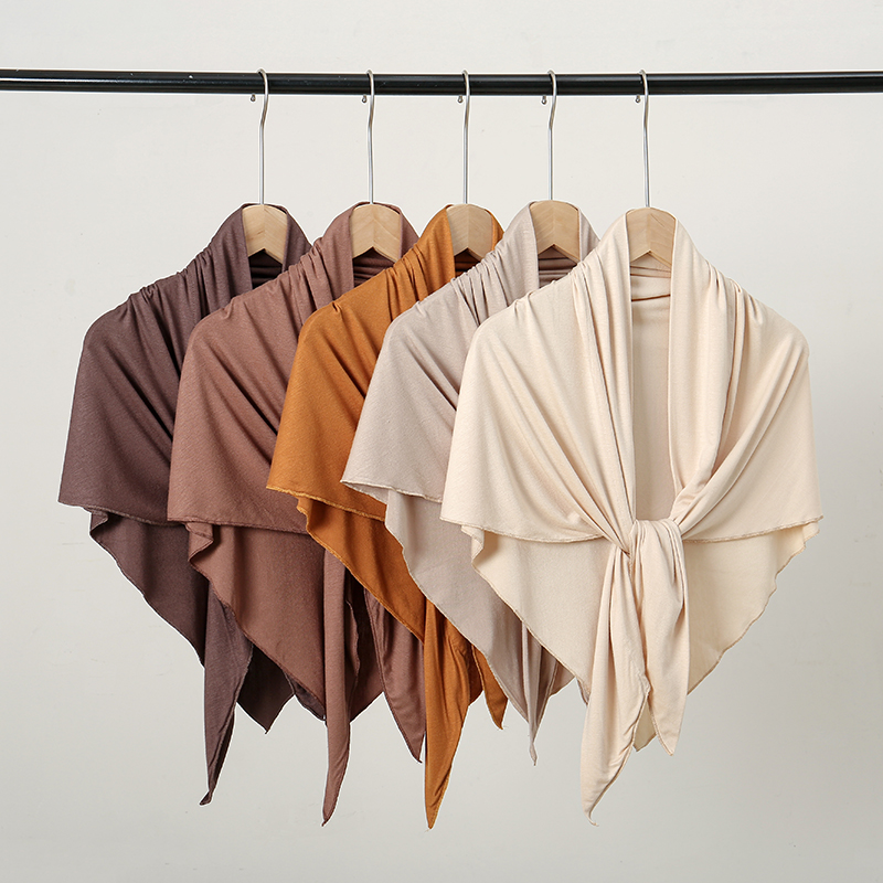 Vente en gros Ramadan plaine Triangle écharpe solide Modal Jersey Hijab élasticité châles musulmans écharpe coton Islam châles et enveloppes