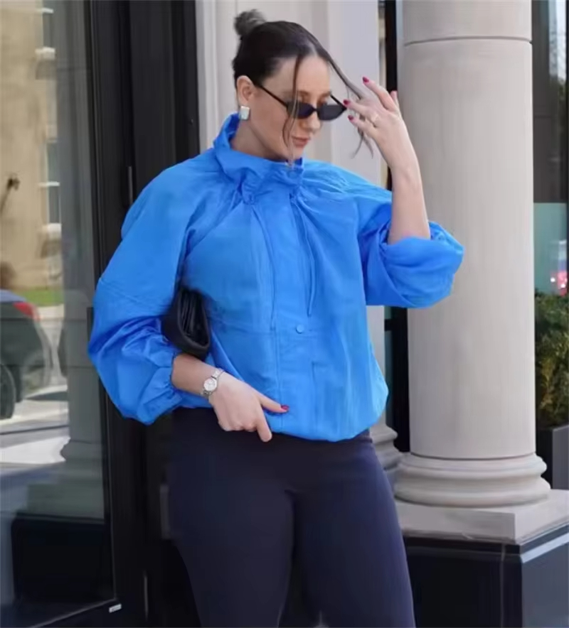 Veste pour femme 2026 Nouvelle collection été – Veste ample en nylon bleu à manches longues, plissée, avec cordon de serrage décoratif, style décontracté et polyvalent