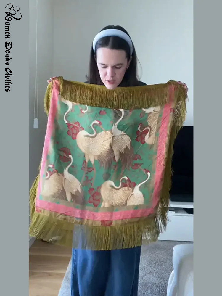 Écharpe sexy à imprimé pompons pour femme, châle léger et polyvalent pour les vacances, foulard carré, accessoires de mode féminins pour le quotidien