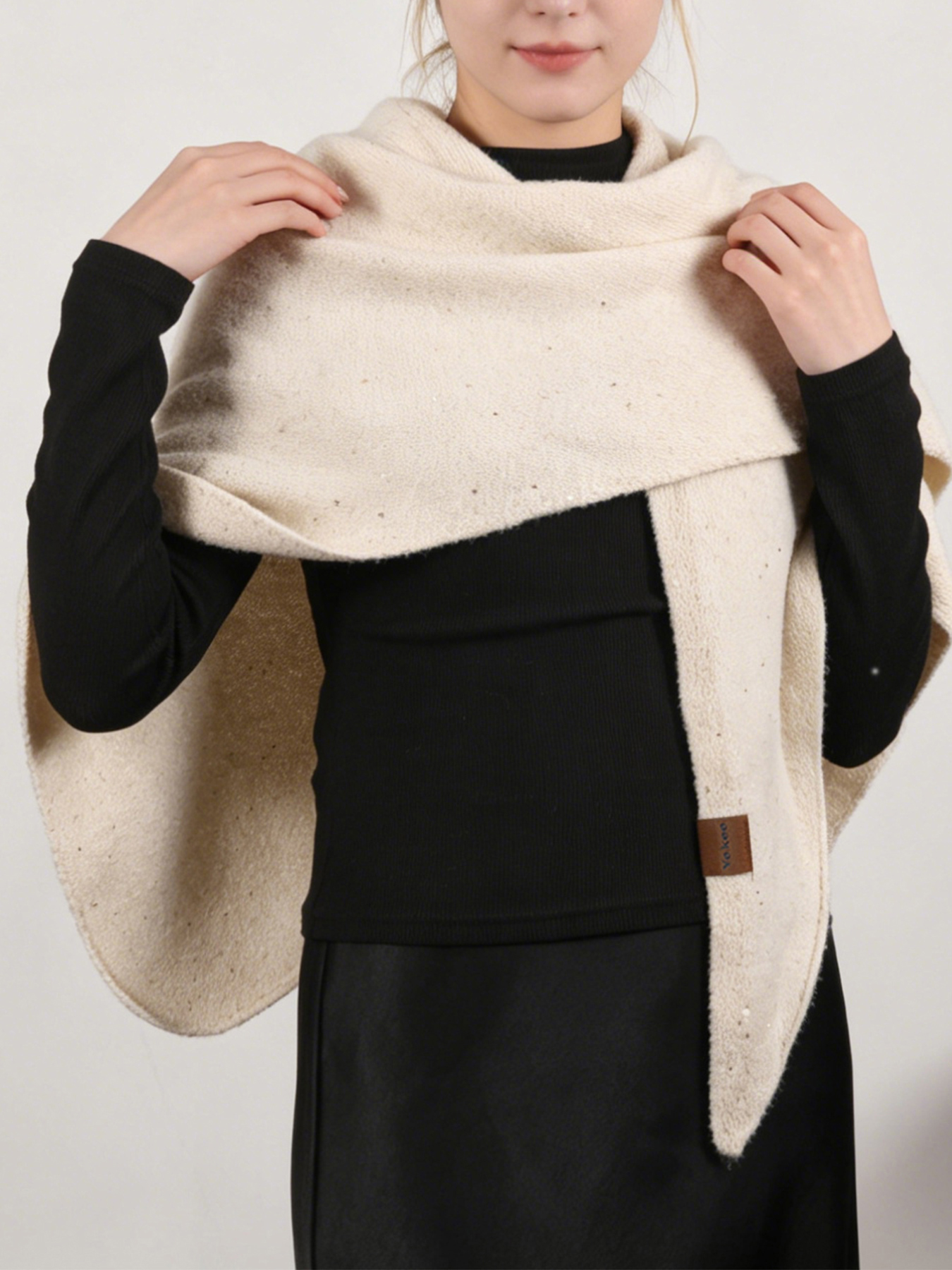Écharpe triangulaire en tricot brillant de couleur unie pour femme, écharpe chaude et coupe-vent, pour les voyages en plein air, à porter au quotidien en automne et en hiver
