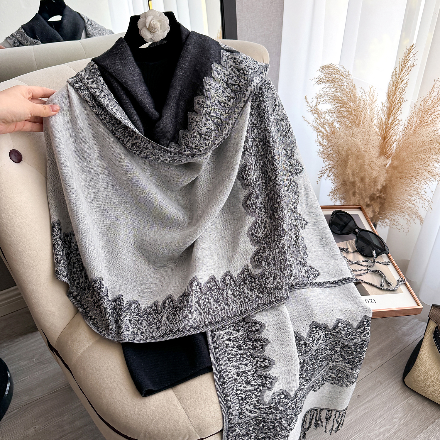2025 gland couverture conception épaisse Pashmina nouvel hiver chaud doux châle enveloppement imprimé écharpe femmes résistant au froid foulard Poncho étoles