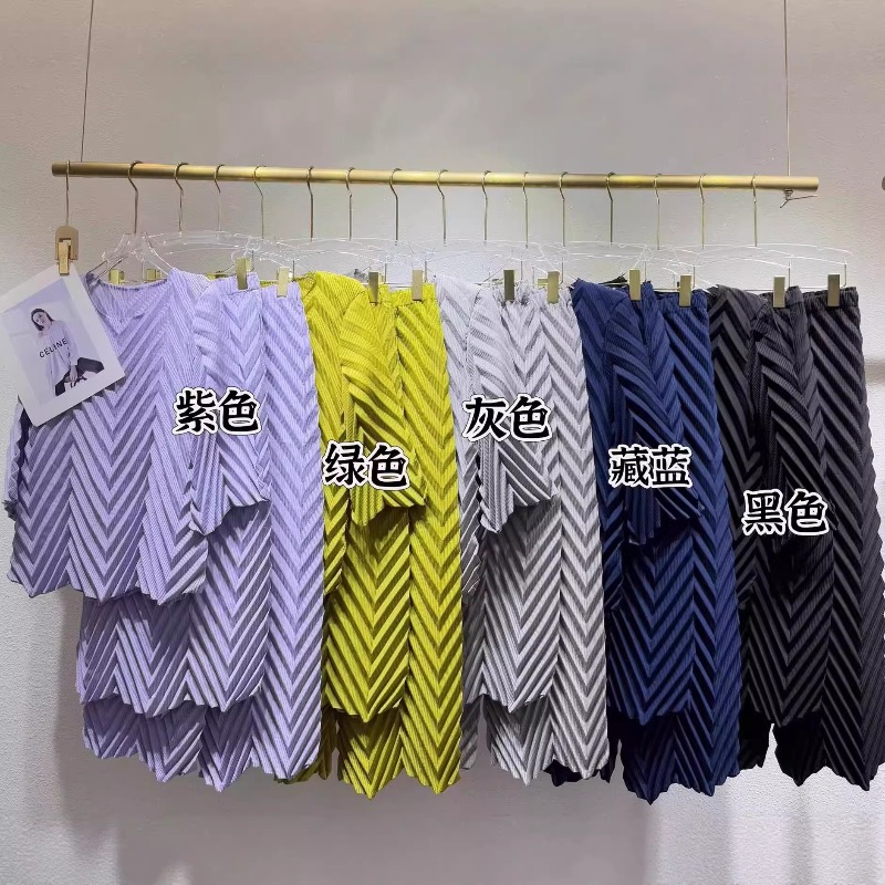 Miyake 2026 Nouveau costume pour femme, haut simple à manches longues, t-shirt décontracté, polyvalent, extensible, jupe mi-longue, ensemble 2 pièces pour le travail