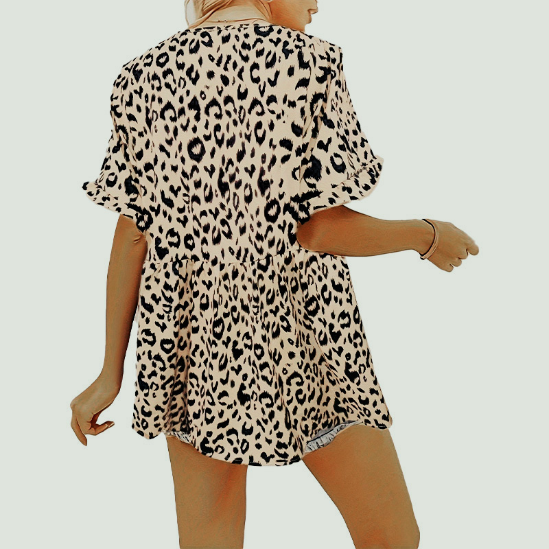 Chemise pour femmes grandes tailles, imprimé intégral, col en V, manches courtes, design multi-couches, haut décontracté d'été.