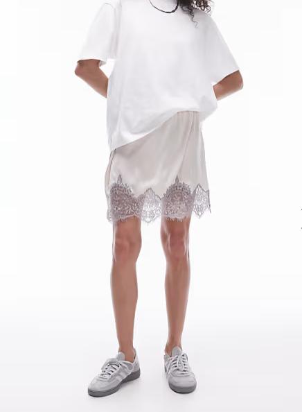 Jupe courte en satin garnie de dentelle Rose rouge pour femme, jupe courte à la mode avec ceinture élastique et nœud, idéale pour les fêtes et les vêtements décontractés