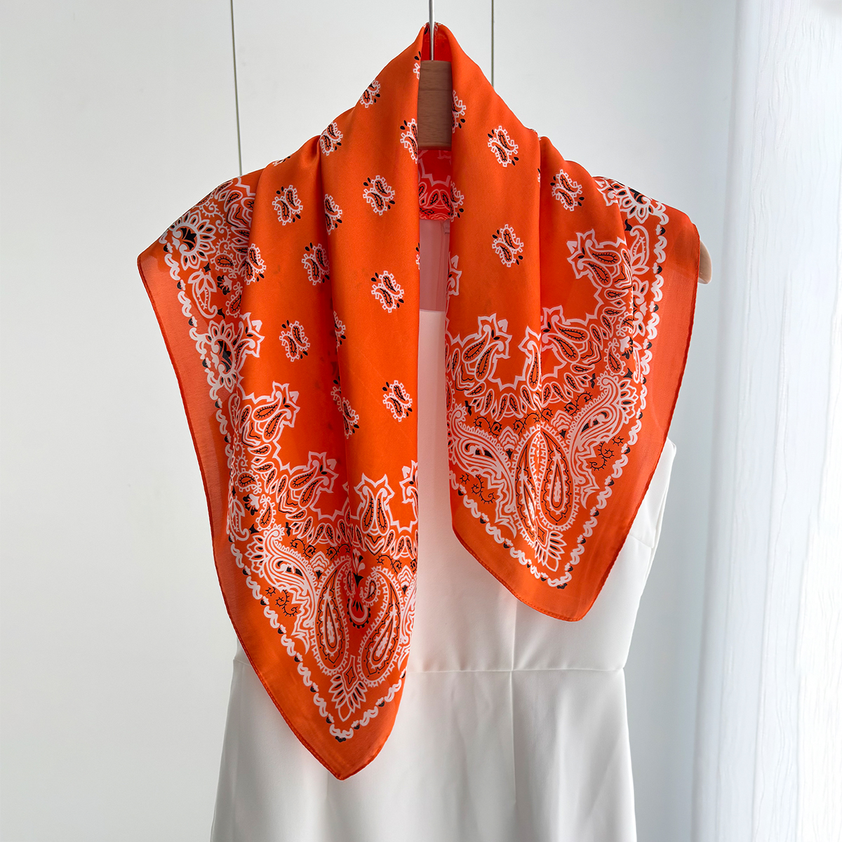 Écharpe rétro à motif cachemire pour femme, foulards carrés en soie satinée, mouchoir pour cheveux, bandana pour la tête, petit foulard de cou, hijab, châles pour femme