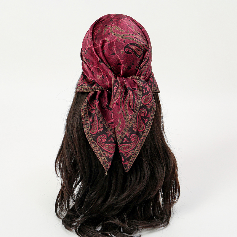 Foulard en soie de luxe 70*70cm carré rétro imprimé Paisley femmes châle bandeau petites foulards pour cheveux femme mouchoir Hijab