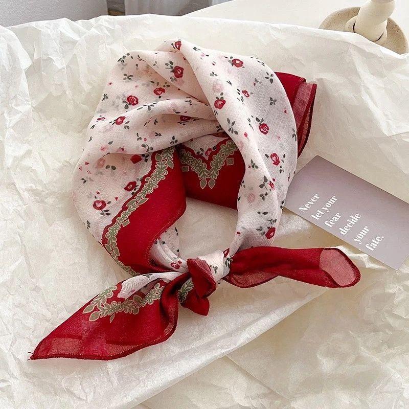 Foulard floral pour femmes, doux, respirant, léger et confortable, idéal pour les vacances et les voyages.