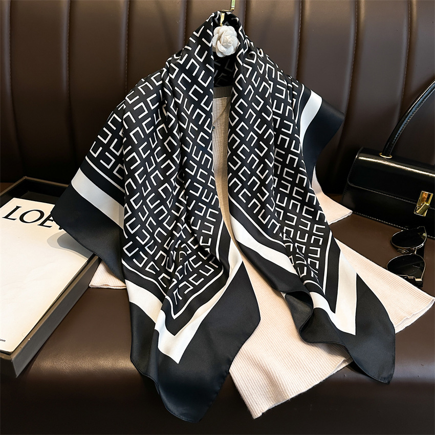 Écharpe en satin sergé pour femme, grand châle carré, écharpe de sauna élégante, bandana de protection solaire de plage, impression de luxe, nouvelle mode, 90x90cm