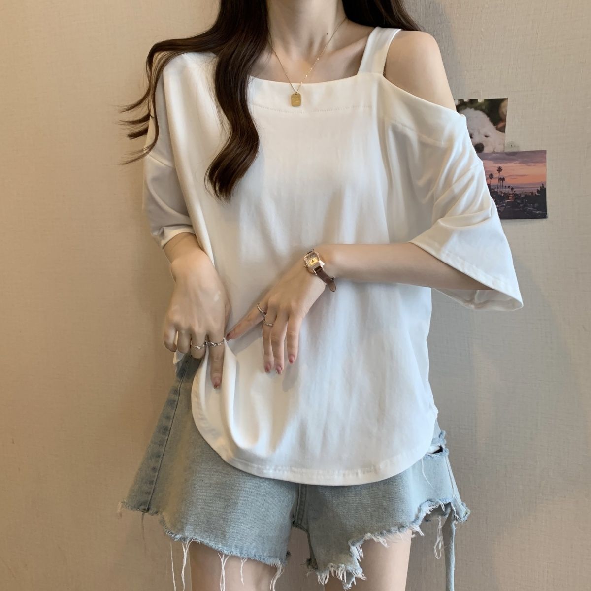 T-shirt d'été grande taille pour femme, nouvelle collection, couleur unie, coupe ample et légère, anti-âge, asymétrique, épaules dénudées, manches courtes