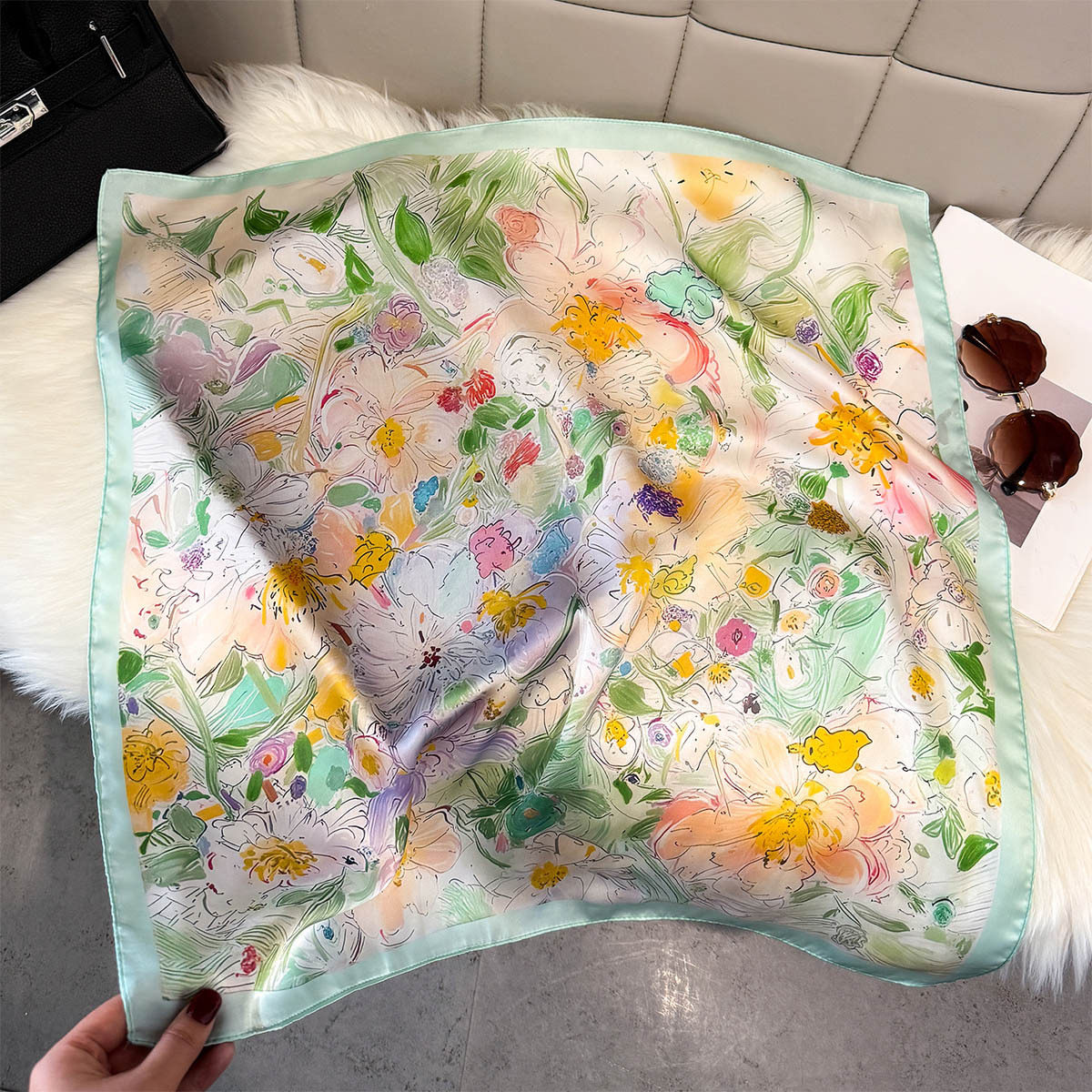 Nouvelle écharpe légère d'été à imprimé floral en fausse soie, petit foulard carré 70 cm, châle décoratif, cache-cou double usage pour femme