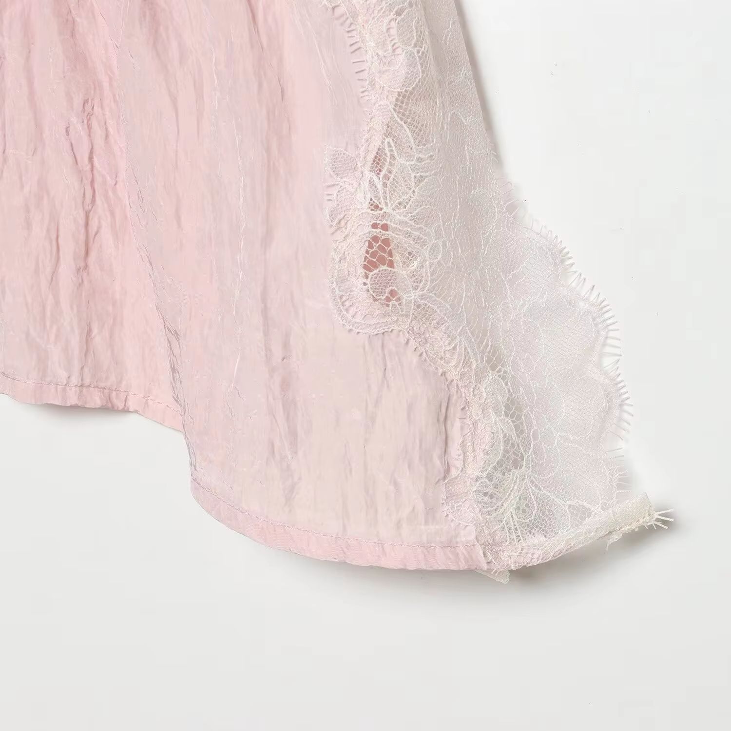 Haut court élégant rose en dentelle patchwork pour femme, style européen, col en V, dos nu, sans manches, collection été 2026