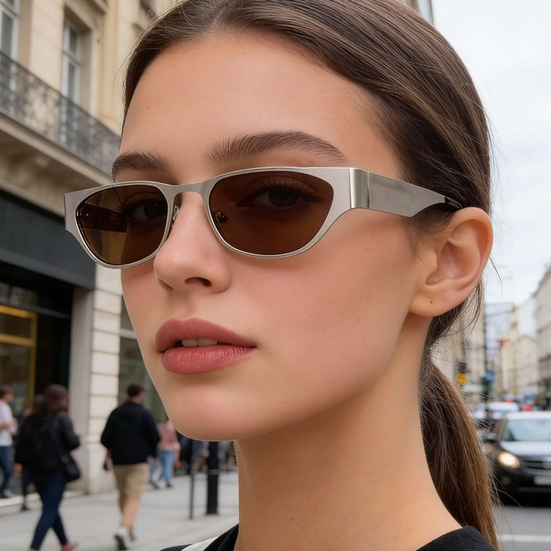 Lunettes de soleil Cyberpunk de luxe étroites pour femmes, monture métallique, style cool, pour hommes, idéales pour les voyages en extérieur et les fêtes, lunettes tendance UV400