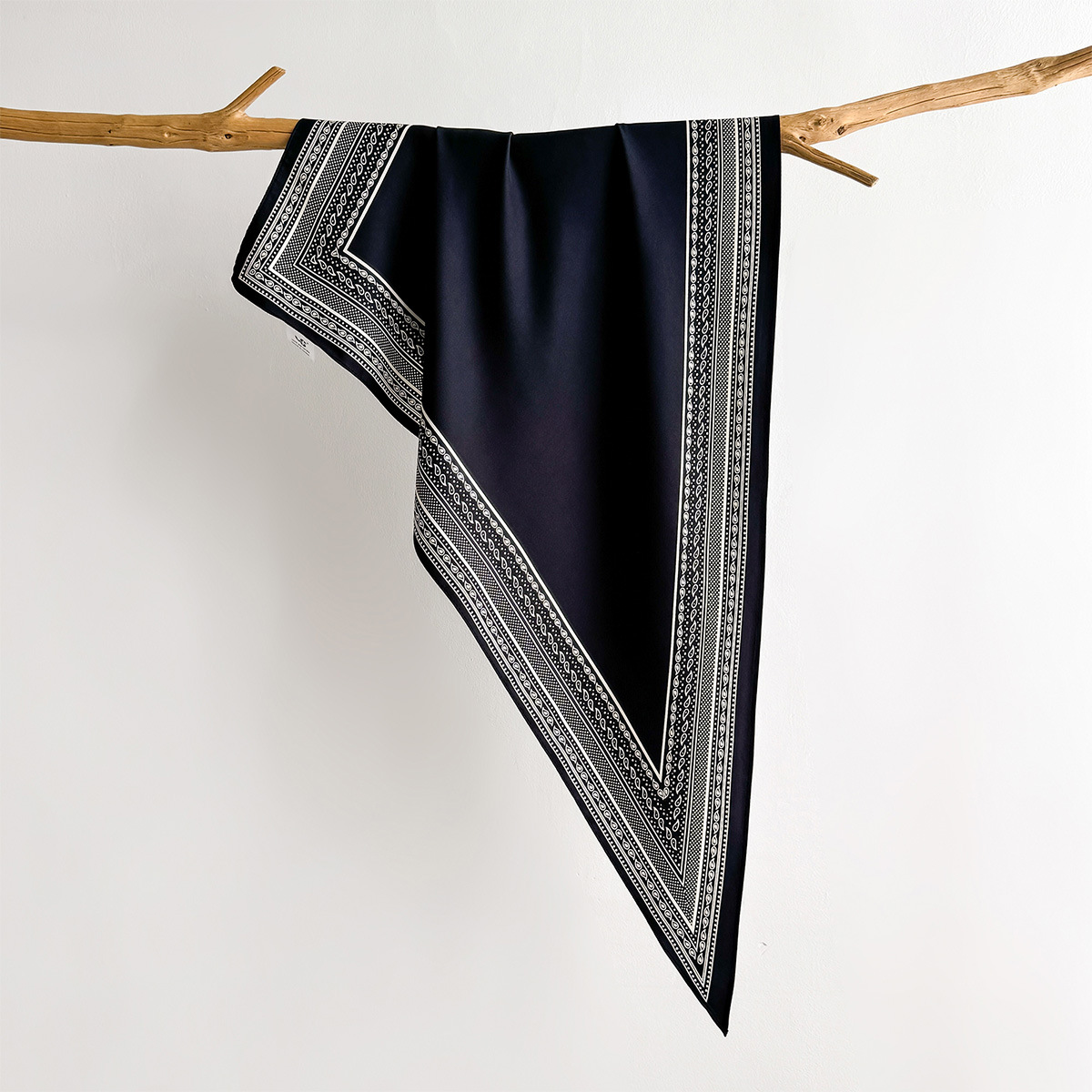 Écharpe triangulaire en sergé Stackable Wear, à nouer à la taille, de forme triangulaire, polyvalente, décorative, foulard, cravate, pour un style superposé élégant