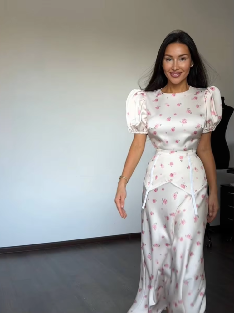 Ensemble jupe et haut élégant en satin imprimé pour femme – Col rond, manches courtes, taille haute – Tenue chic 2026 pour femme