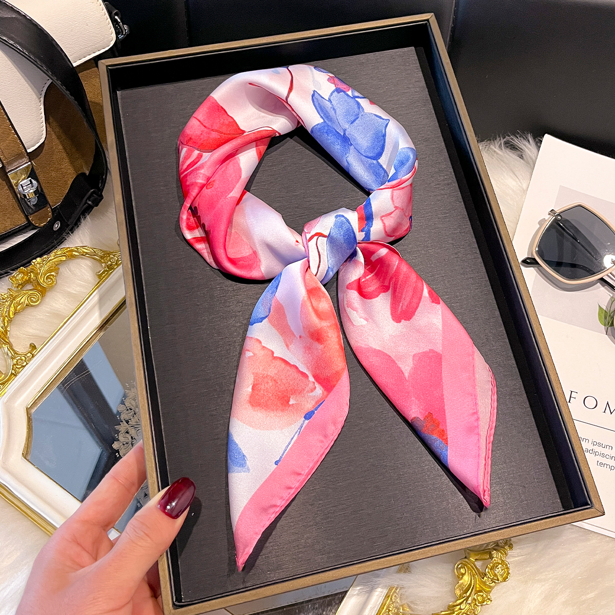 Écharpe carrée de luxe pour femmes, joli foulard floral en soie imitation, bandanas, hijab, foulard élégant, châle