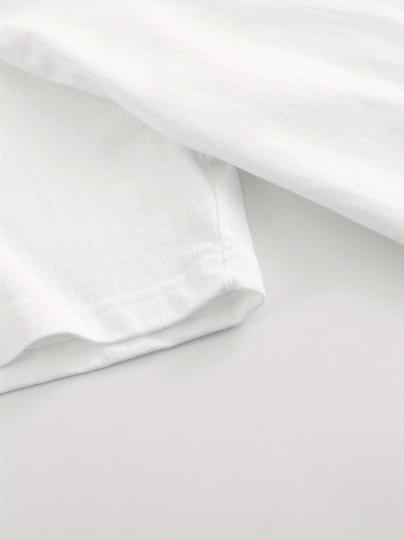 Le Design de T-shirt pour femmes est Simple et exquis, doux et confortable et polyvalent, t-shirts graphiques de personnalité à la mode, haut Y2K