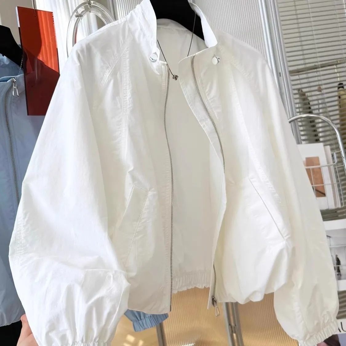 Manteau court blanc pour femme, nouvelle collection Printemps-Automne 2026, vêtement de protection solaire fin, veste décontractée à col montant avec fermeture éclair pour femme