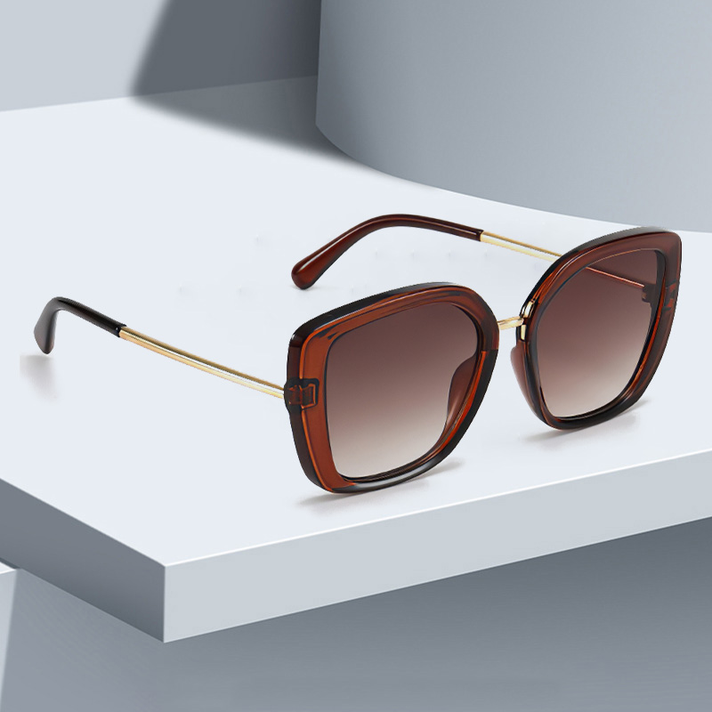 Lunettes de soleil vintage pour femmes bleu profond grand cadre dégradé bleu lentille lunettes accents en métal style minimaliste moderne lunettes de soleil